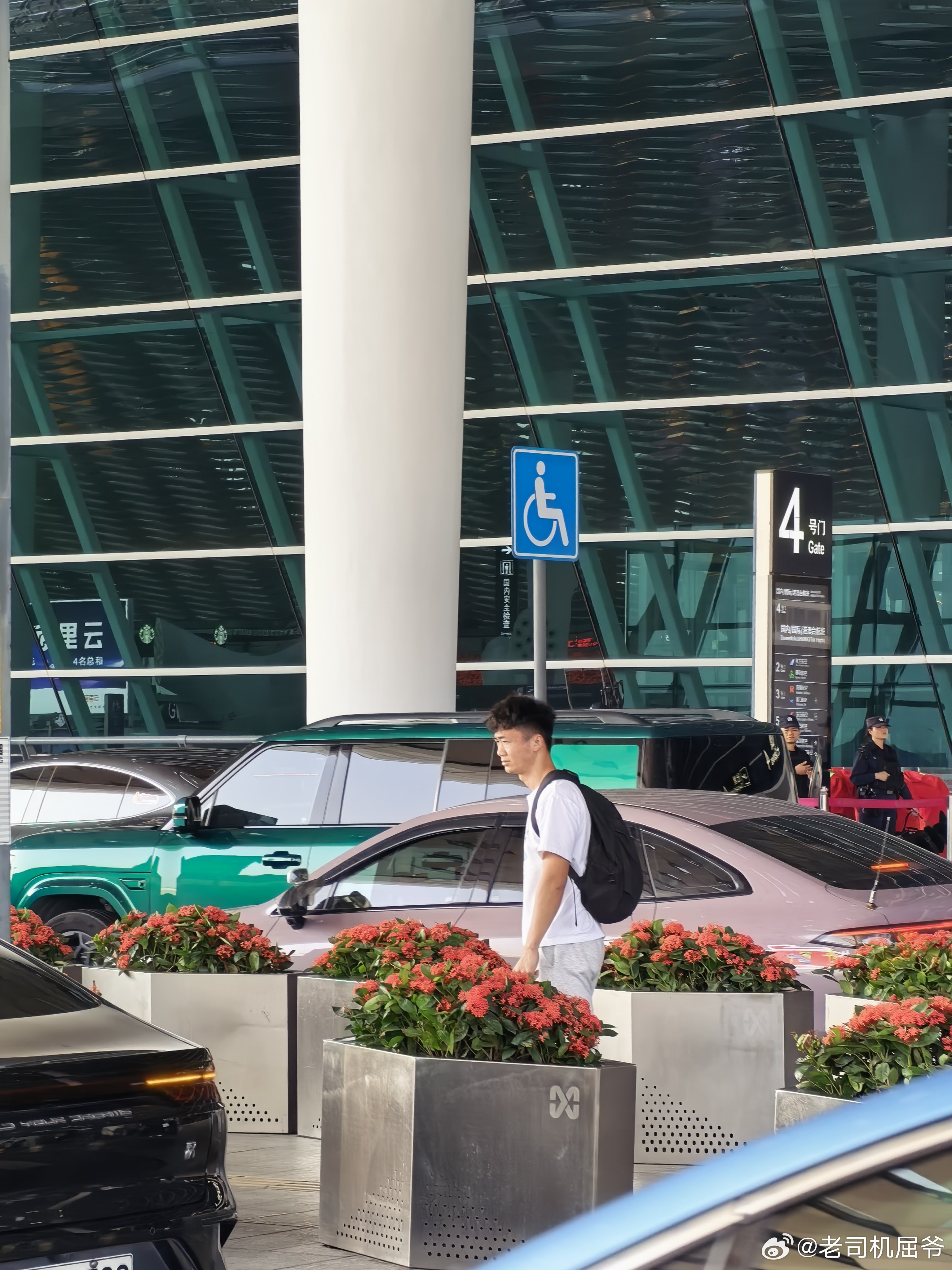 没拍到整车，但是这个颜色真的，绝了！比亚迪钛7方程豹钛7新能源大牛说大v聊车