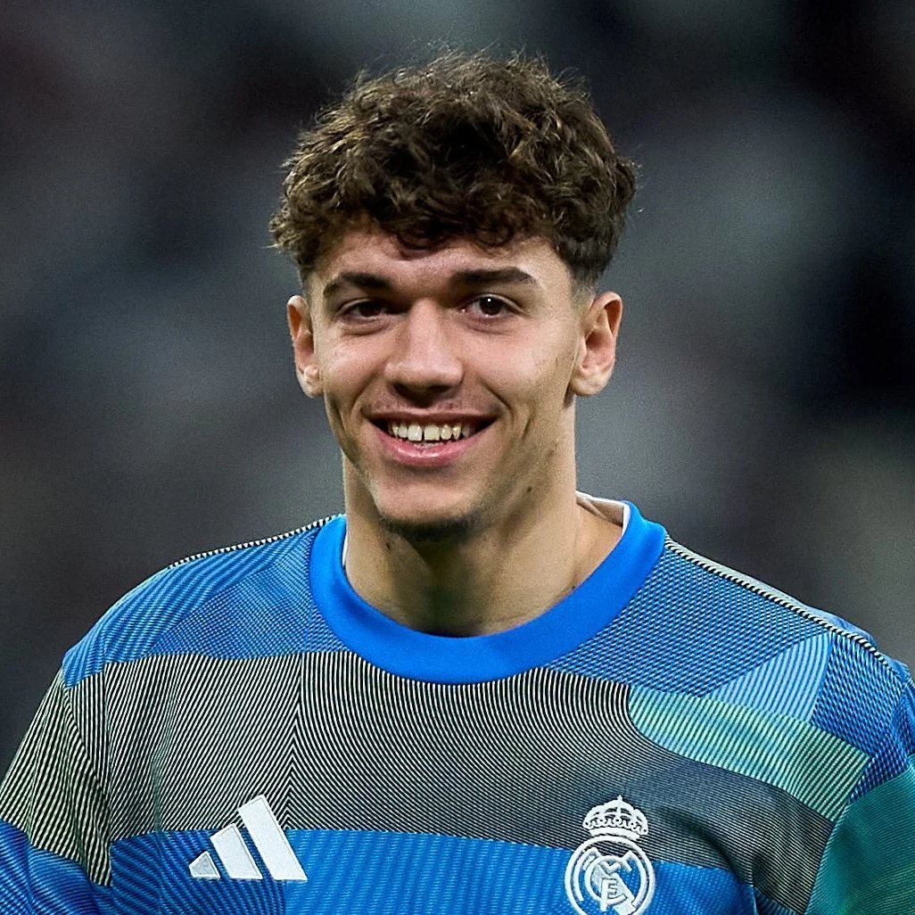 阿斯：贝林厄姆不太可能在对阵拜仁的比赛中首发，阿韦罗亚希望循序渐进地恢复比赛状态