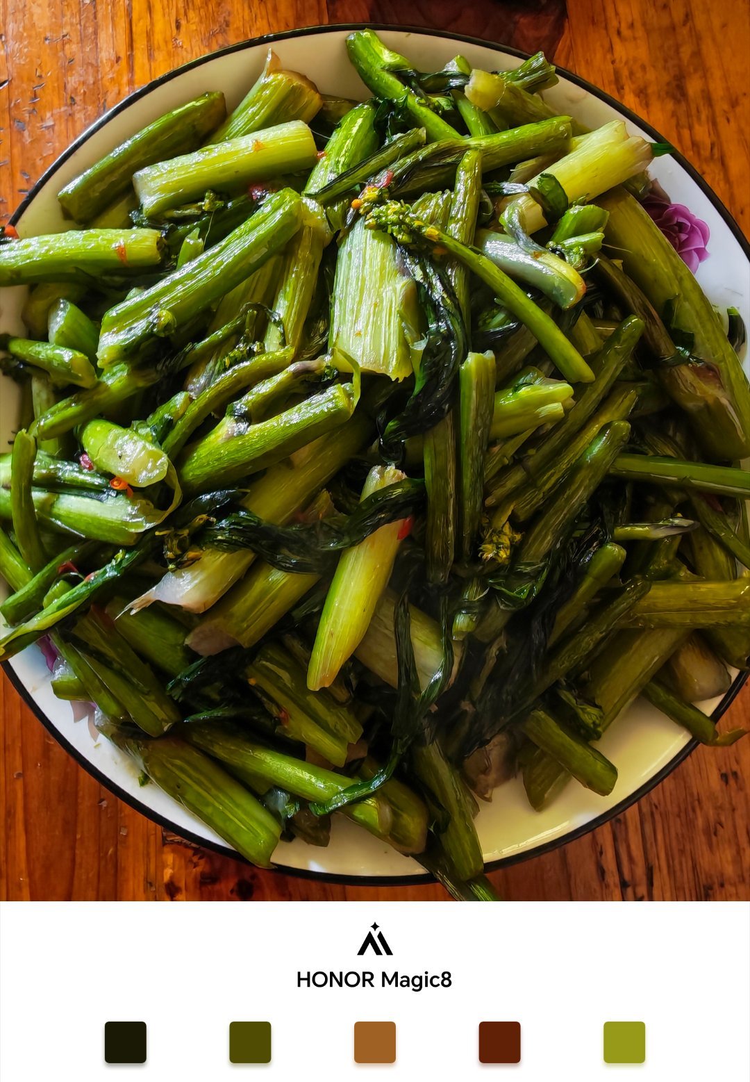 中午给自己炒了两个菜，家乡味道的红菜台、还有一盘大虾。吃起来隔外香这种菜能不能整