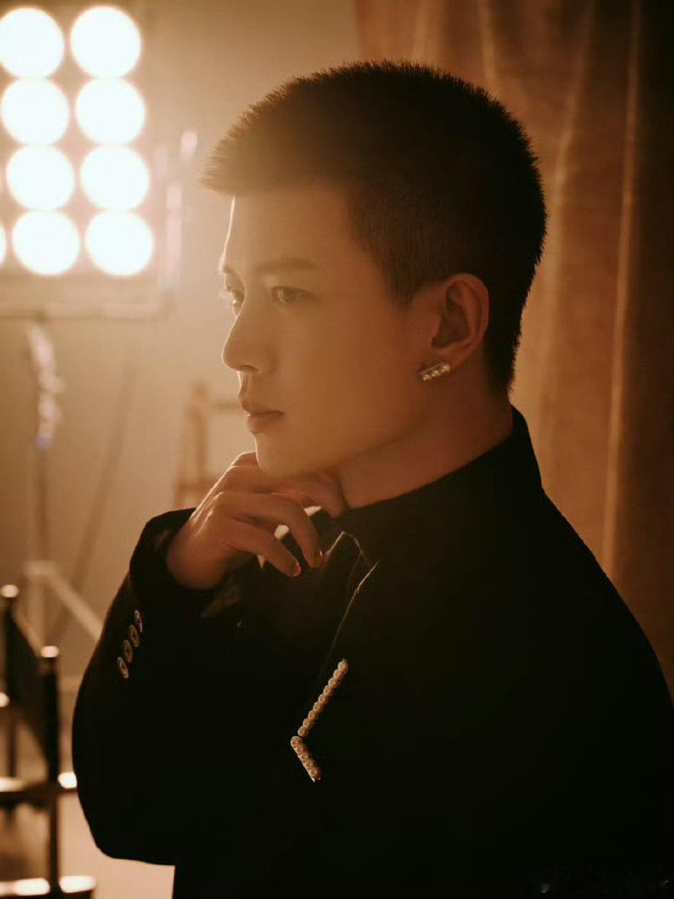 任嘉伦江苏卫视跨年首秀江苏卫视跨年第三波阵容官宣 江苏卫视太会了吧！官宣任嘉伦首