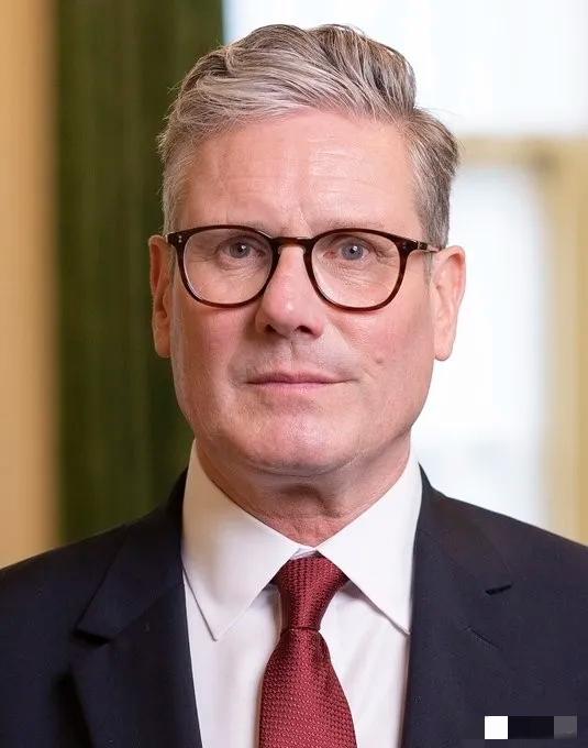 英国首相斯塔默今天发文说：“我对连夜达成的美伊停火协议表示欢迎，这将为该地区乃至