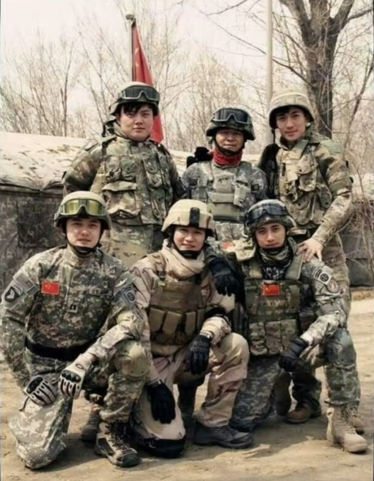 好乖啊，笑容好乖站姿好乖手也好乖啊，影帝这个鼻梁还是太优越了