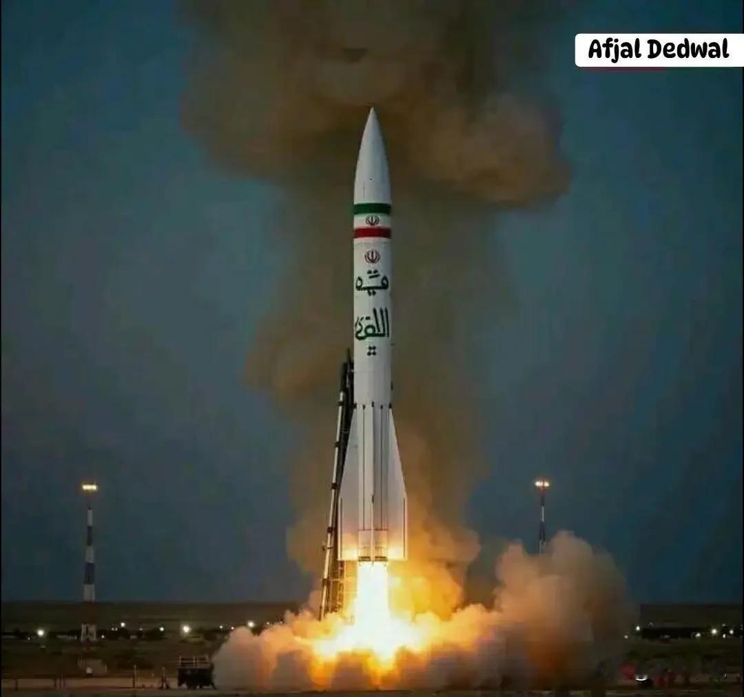 伊朗已经具备了打击美国本土能力
据伊朗梅尔通讯社报道，伊朗首次成功试射了射程1万