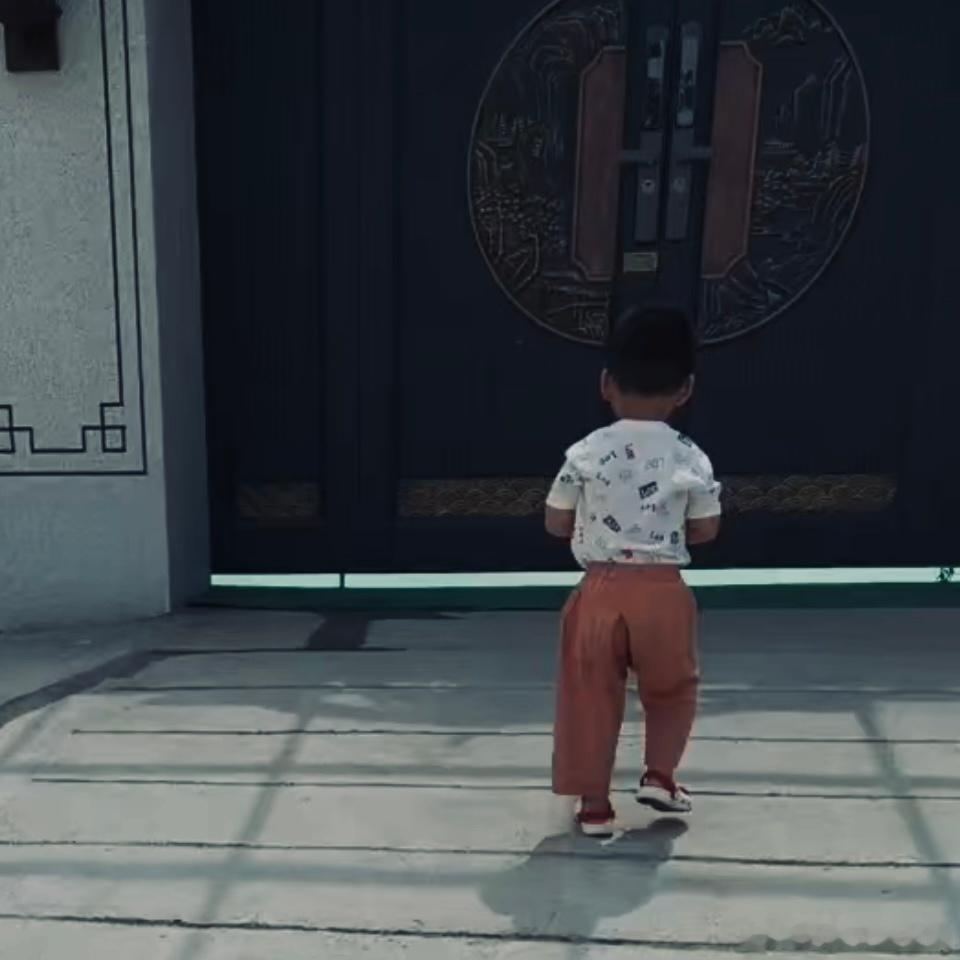 我们家看孩子的优点就是只要带孩子，都默认不玩手机不看电视，就是纯陪伴，去户外，跑