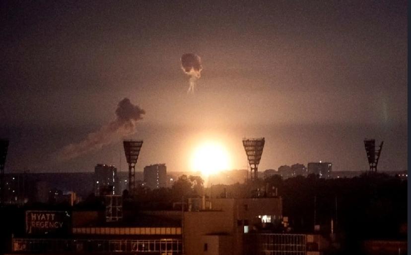俄罗斯周四（14日）对乌克兰多地发动大规模空袭，乌克兰官员表示，俄军过去两日合共