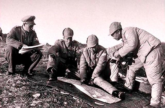 艰难的碾庄战役，黄百韬硬扛华野15万大军16天，粟裕急到旧病复发。
 
碾庄战役