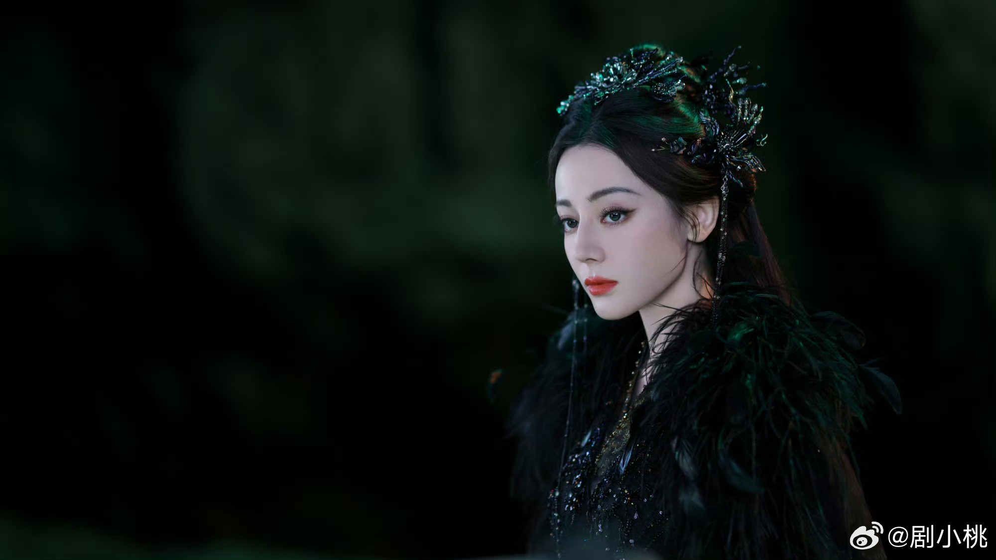 邪恶砂糖橘爆改高冷黑加仑 谁懂这种双面魅力啊😻，迪丽热巴饰演的乔燕可盐可甜，邪