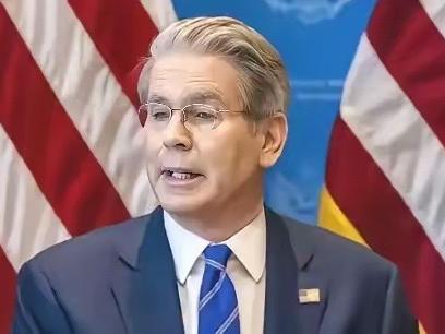 美国财长贝森特公开声称，世界没法承受，一个贸易顺差达到，一万亿美元的中国！中国想