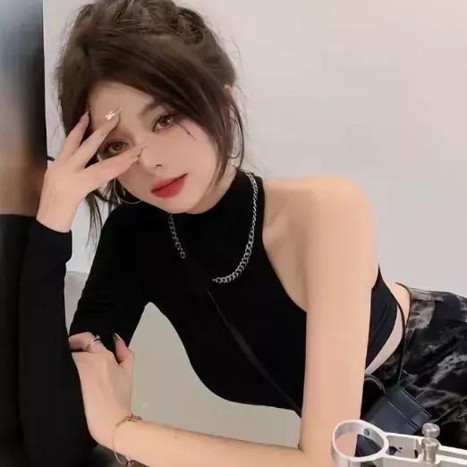 黑白配，尽显优雅气质黑白色调穿搭 黑白裙子穿搭 黑白灰穿搭技巧 高级黑白穿搭 女