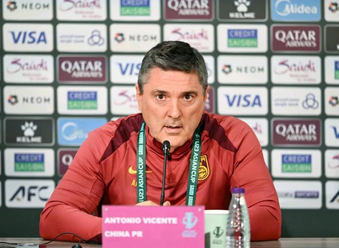 U23国足主帅安东尼奥直言，他很不理解最佳门将为什么不给李昊。
在结束这场U23