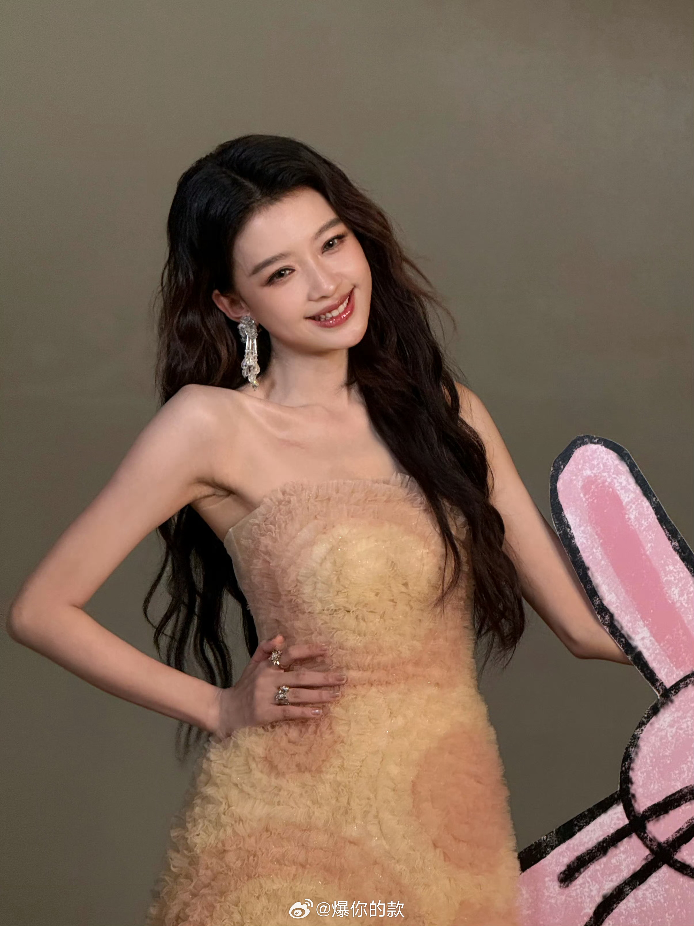 孙怡组好感人孙怡组舞台女性群像感孙怡这场舞台是懂怎么戳人的！不是撕心裂肺的高音，