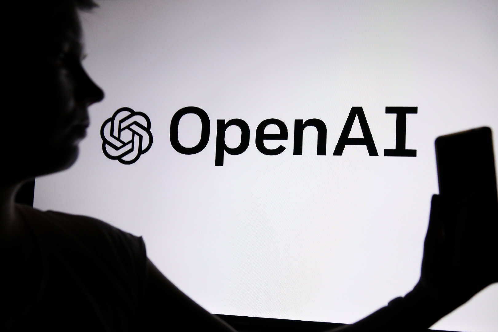 【曝OpenAI将递交IPO申请OpenAI估值或超1万亿美元】5月21日，据报