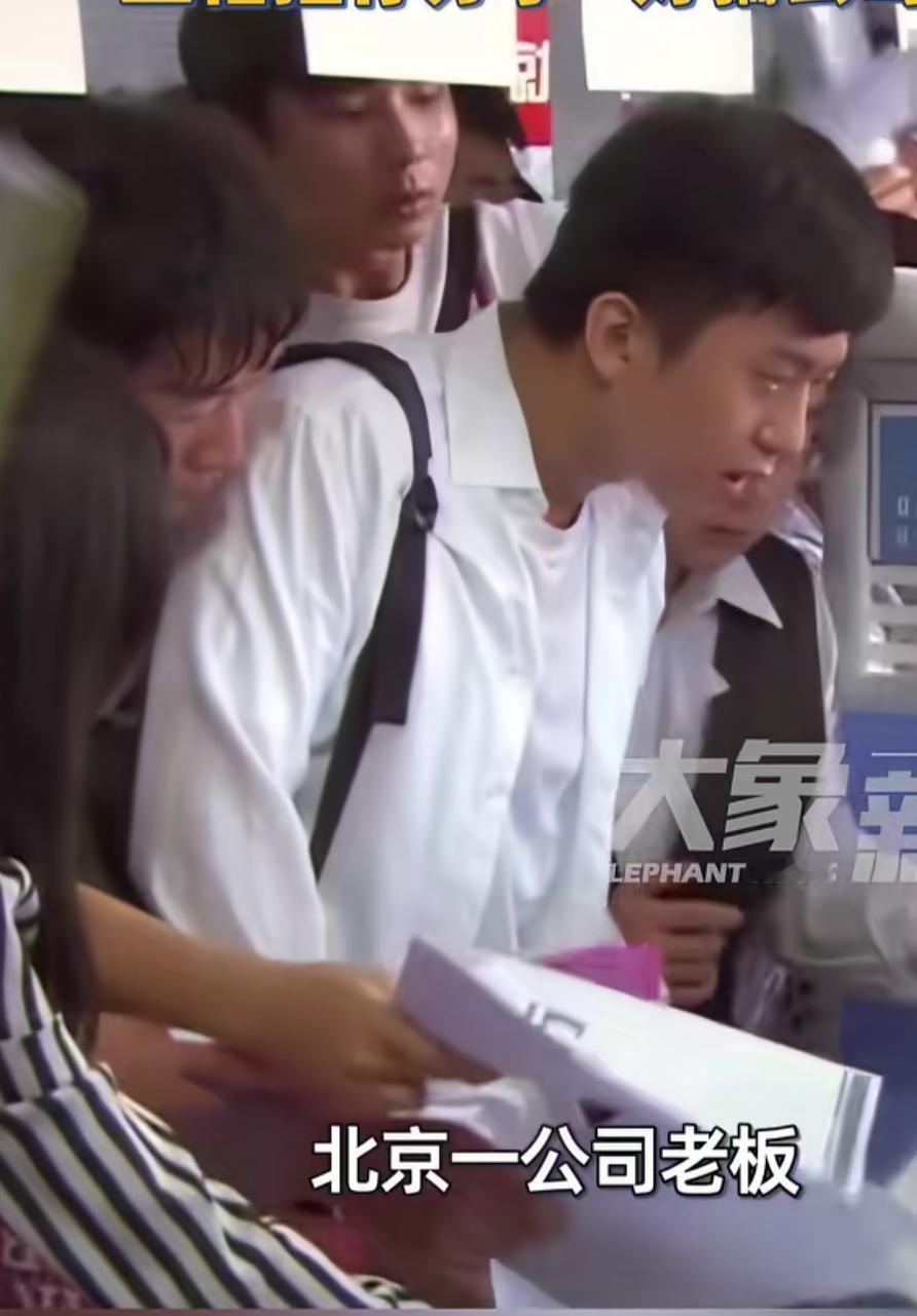 还能这么玩？
最惨老板！
北京一家公司招25个人，24个都是骗子，试用期一到，集