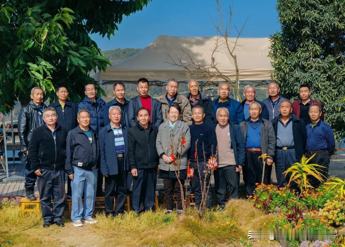 跨越半个世纪的重复，期间经历了多少事，多少坎坷，多少风云变幻！
漫说一个班级几十