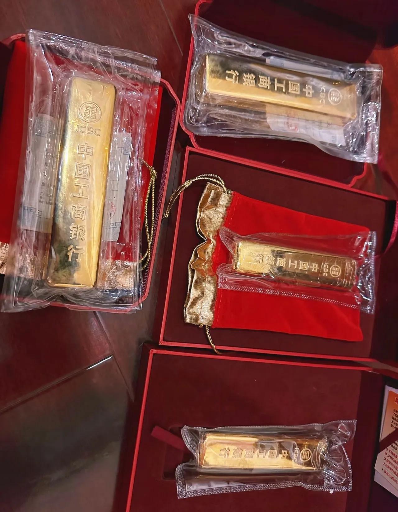 昨天卖黄金的人，
今天一觉醒来估计傻眼了吧！
因为今天金价不仅涨了，而且直接飙升