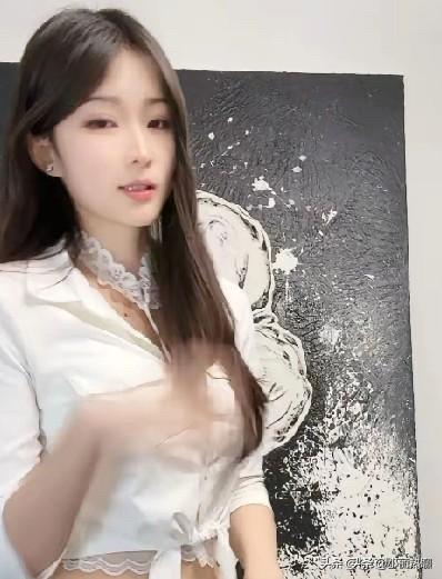 长的这么漂亮，因为钱毁了自己，真的值吗？

98年的徐婷在湖南祁东一中专当老师，