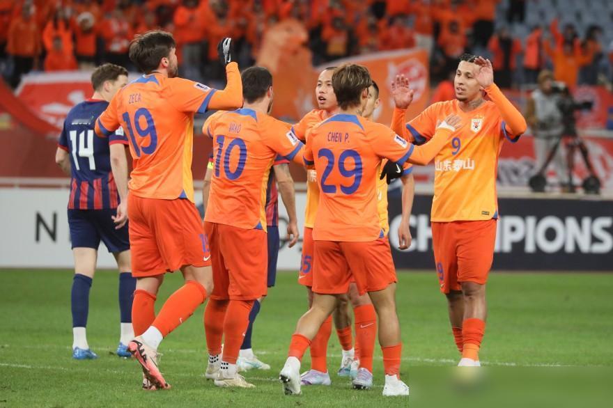 亚冠精英赛，山东泰山1-0柔佛，泰山队和王大雷分别说了啥！

唐田：每个人有每个