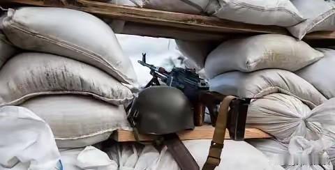 【巴基斯坦向阿富汗塔利班宣战】
2月26日，巴国防部长直接放狠话：耐心耗尽，公开