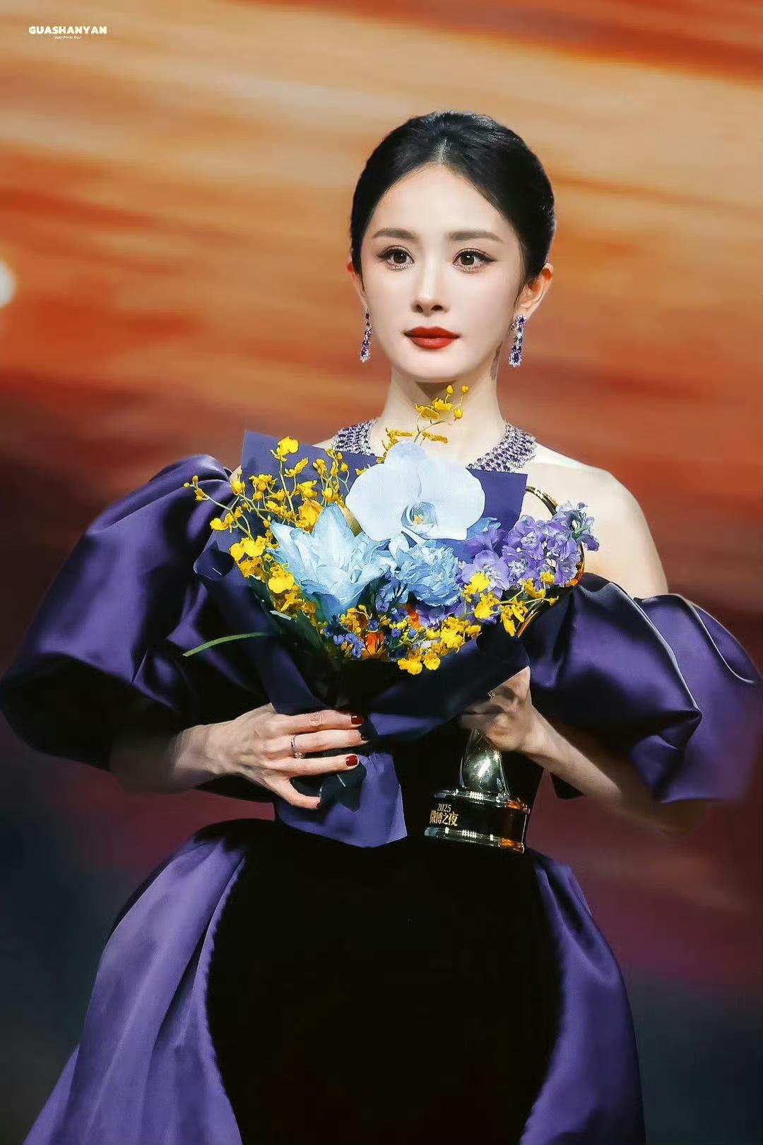 超美活动图，出道多年，作为顶流多年，一路前行！