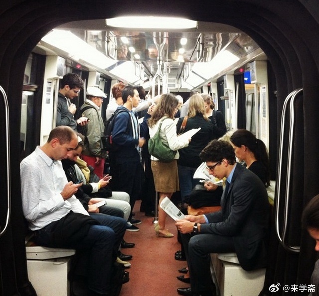 巴黎印象之一百零六：法国人的礼貌       在巴黎的公共场所，包括地铁里、公交
