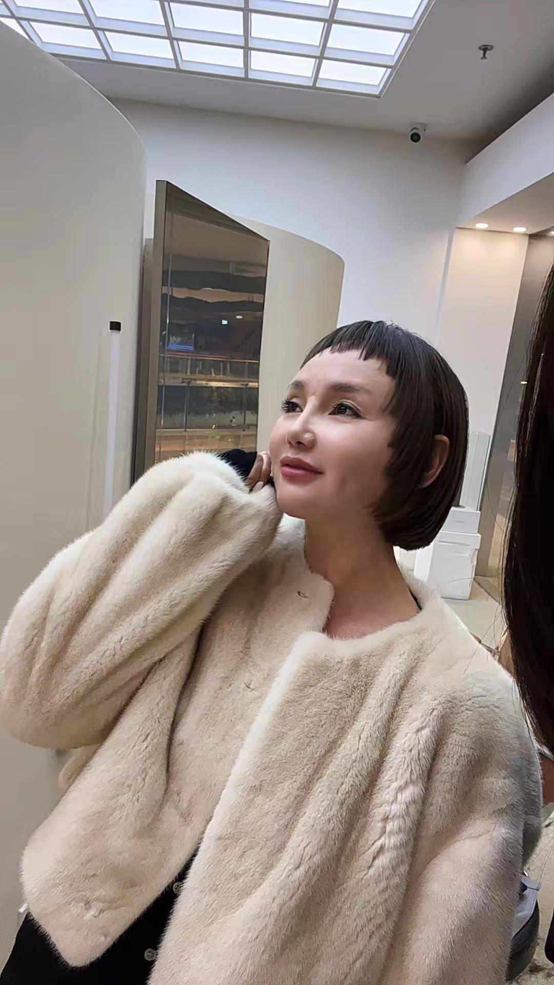 两剪刀换风格，这也是我每次来杭州选新款衣服必来找他的原因，我的发型师很酷很帅，手