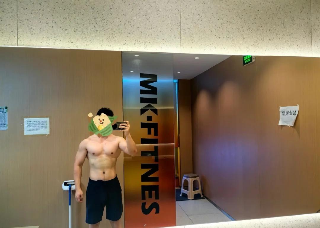 胸背打卡
继续恢复手腕中💪，
尝试做了下哑铃上斜推胸，
体感好一些了，
继续静
