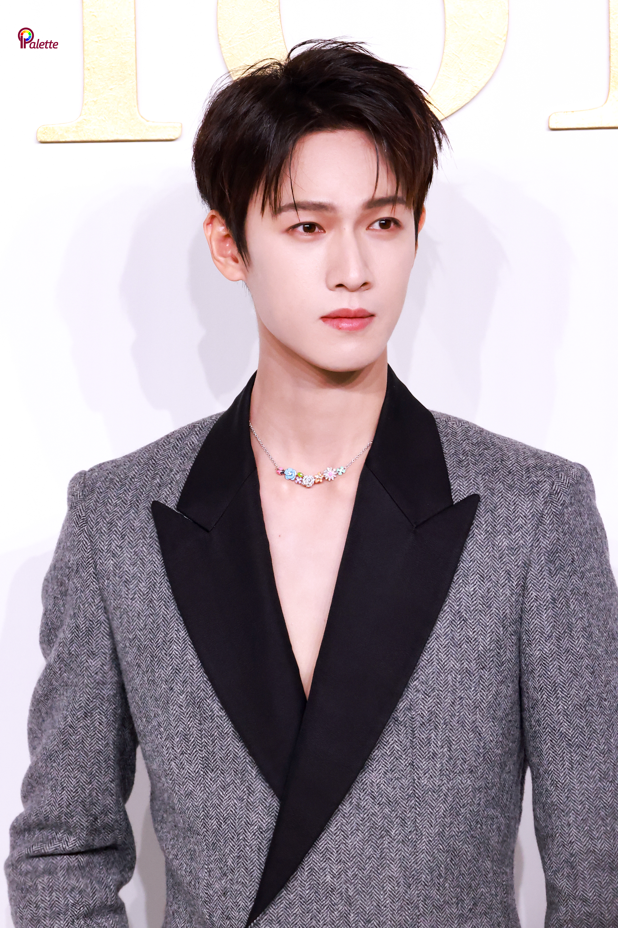 李昀锐 130斤不行130斤胖了 🌲李昀锐的领口终于想开了 2025-12-1