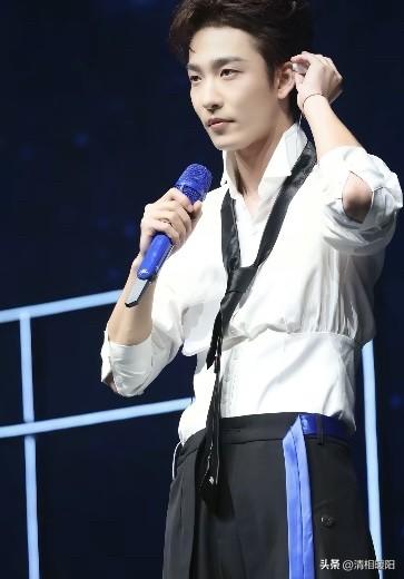 剧演的好，歌唱的好听，这么痞帅的的姚冠宇谁又能不喜欢呢？

《撕夜》《恋夏的故事