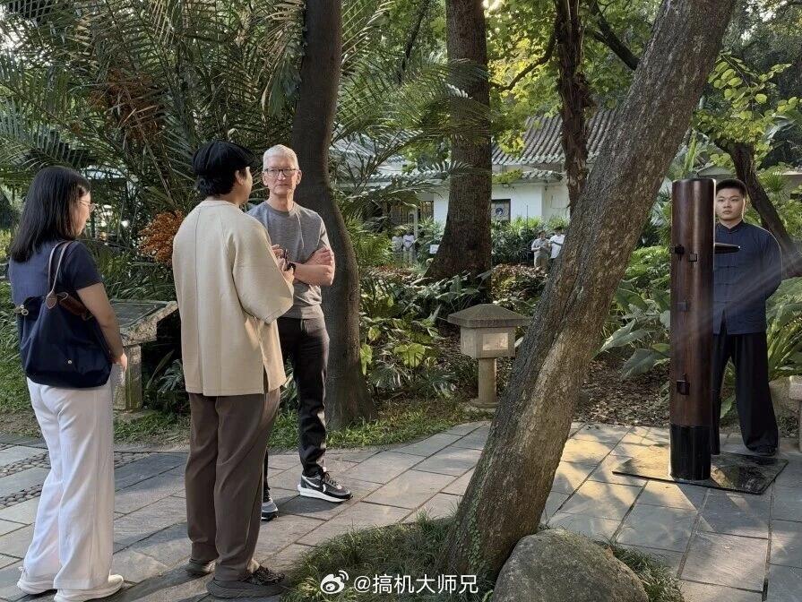 还是库克会玩啊，卸任CEO，干董事会主席，来中国又是学咏春，又是见苏炳添的，悠哉