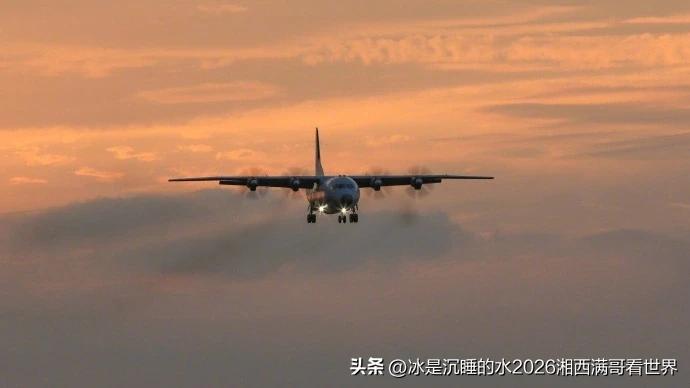转发分享一组官网公布的中国海军航空兵装备的新型螺旋桨式反潜/巡逻机进行训练的精彩