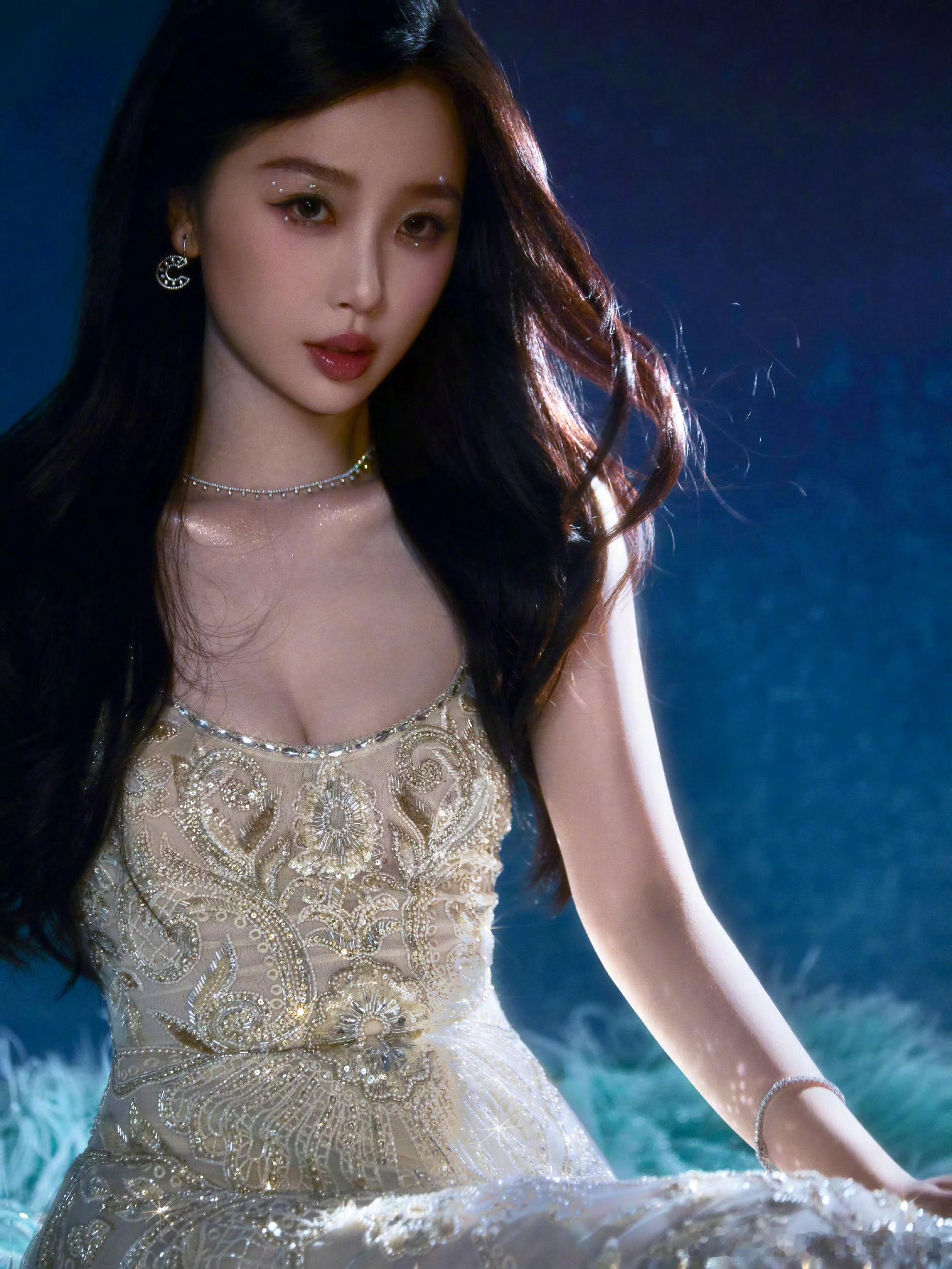 今天也有被欣欣子美到，期待微博之夜 