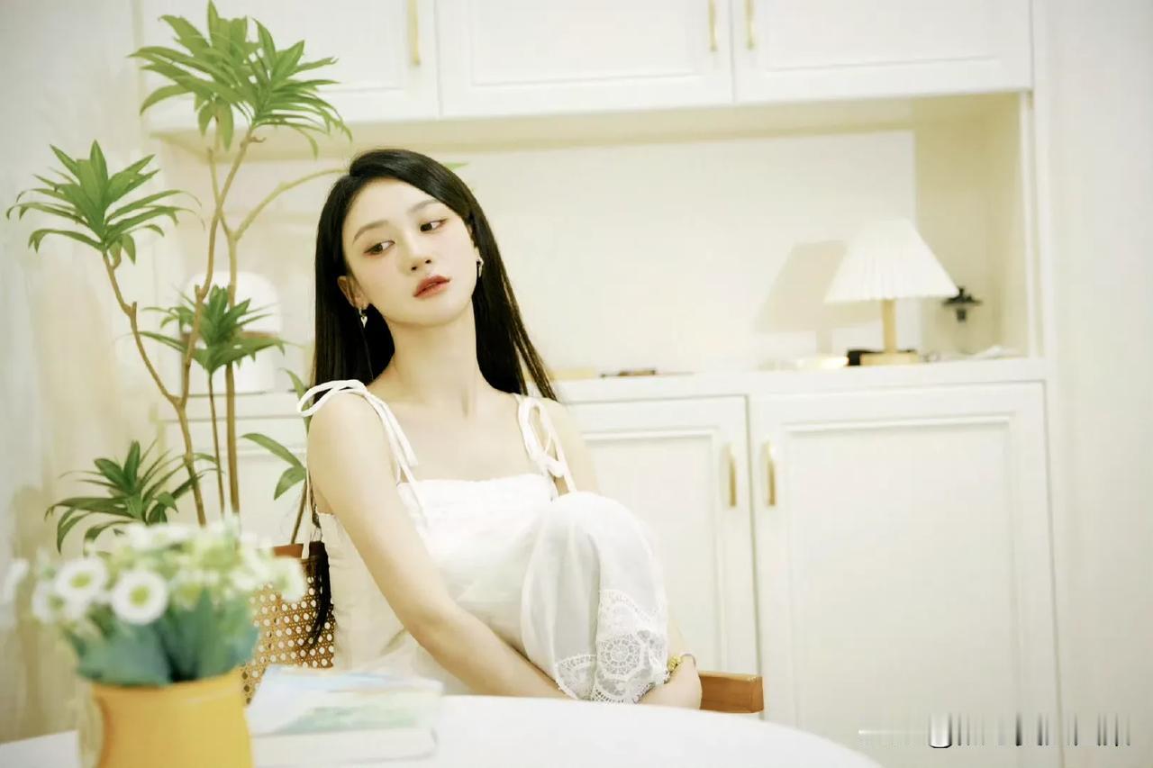何宣林小姐姐的清新私服简直绝了！她3月5日出生于安徽蚌埠，既是演员又是歌手。有一