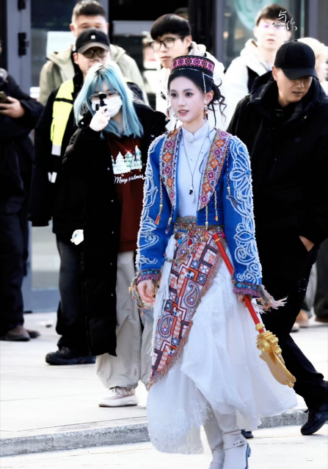 沈羽洁《奔跑吧兄弟》路透，好漂亮的一身民族服饰 