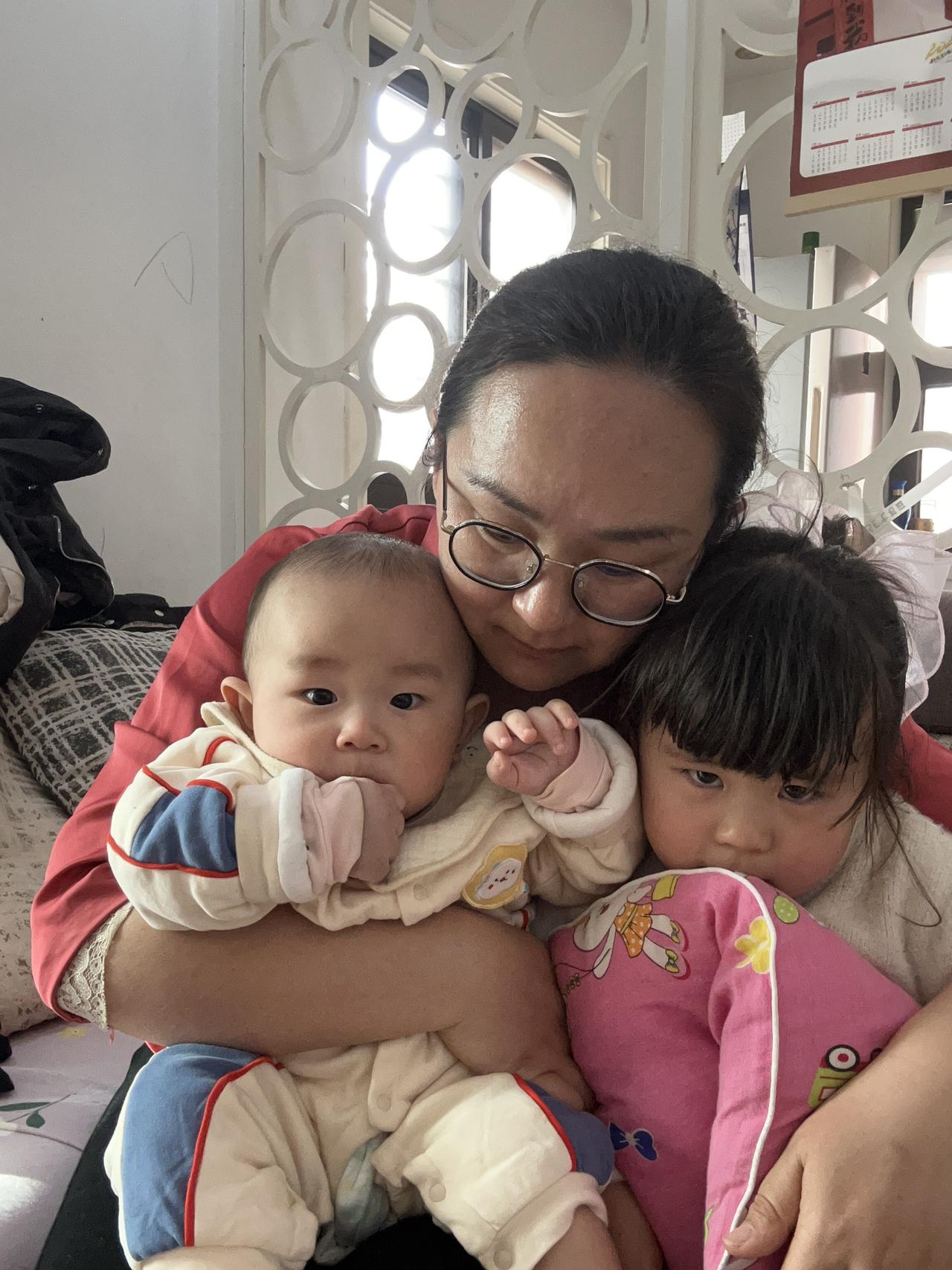 所有人都可以说走就走，唯有妈妈不能。一边被生活的一地鸡毛逼到发疯，一边要自愈让自