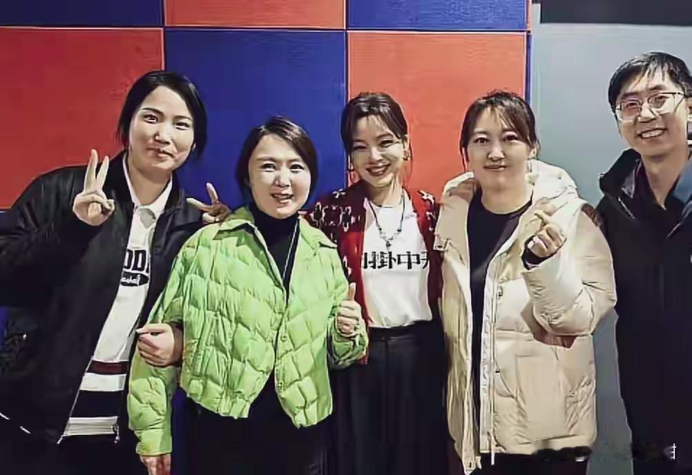 辛芷蕾，同学聚会，C位当之无愧。