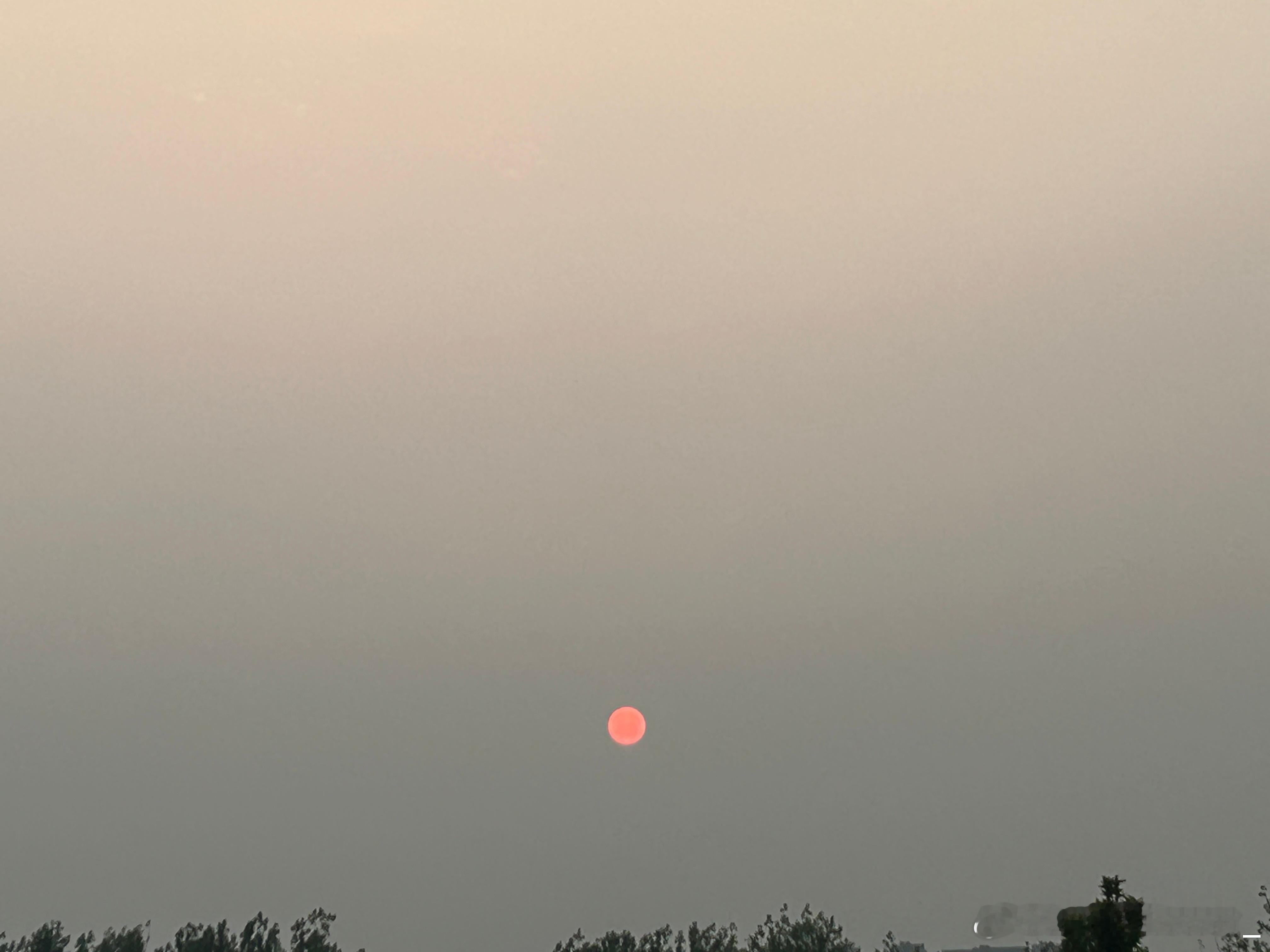 望着又红又圆的月亮。只剩下对你的想念🥰 