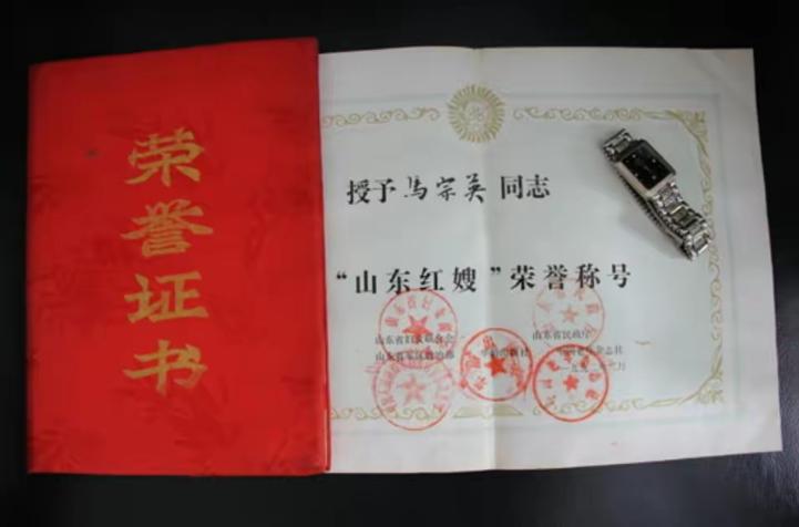 1941年，马宗英好容易弄到了300发子弹，正准备送给八路军，路上却遇到了伪军检