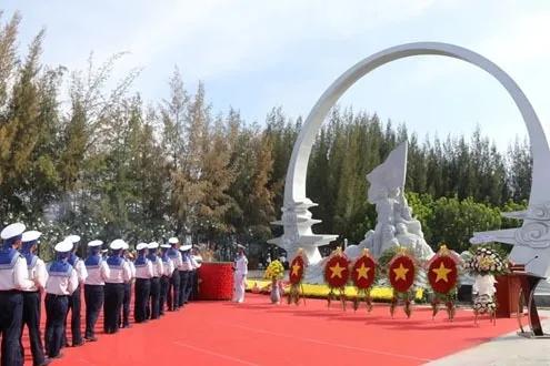 越南今天举行仪式，“缅怀牺牲的64名越军士兵”。


越南庆和省省委、人民委员会