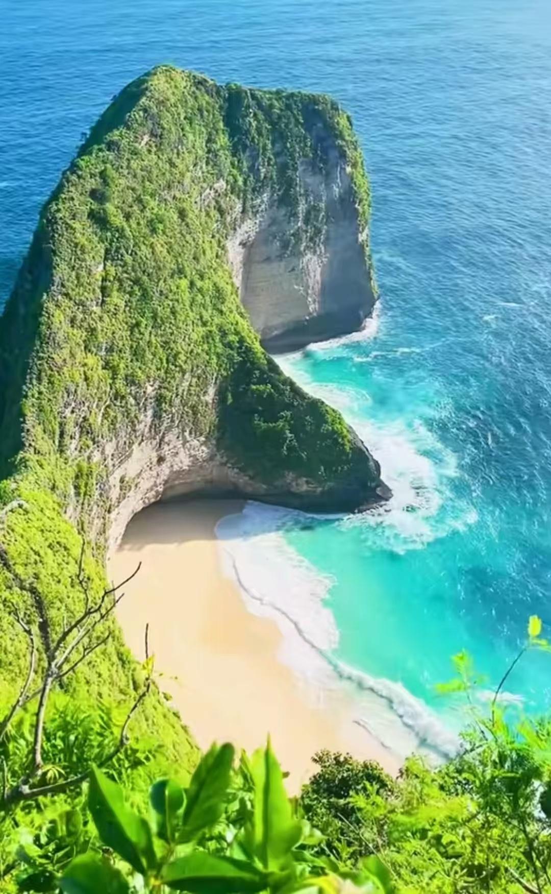 一是烟台有特殊的地理优势，这里依山傍海风景秀丽，南北都有很长的海岸线可以供游客选