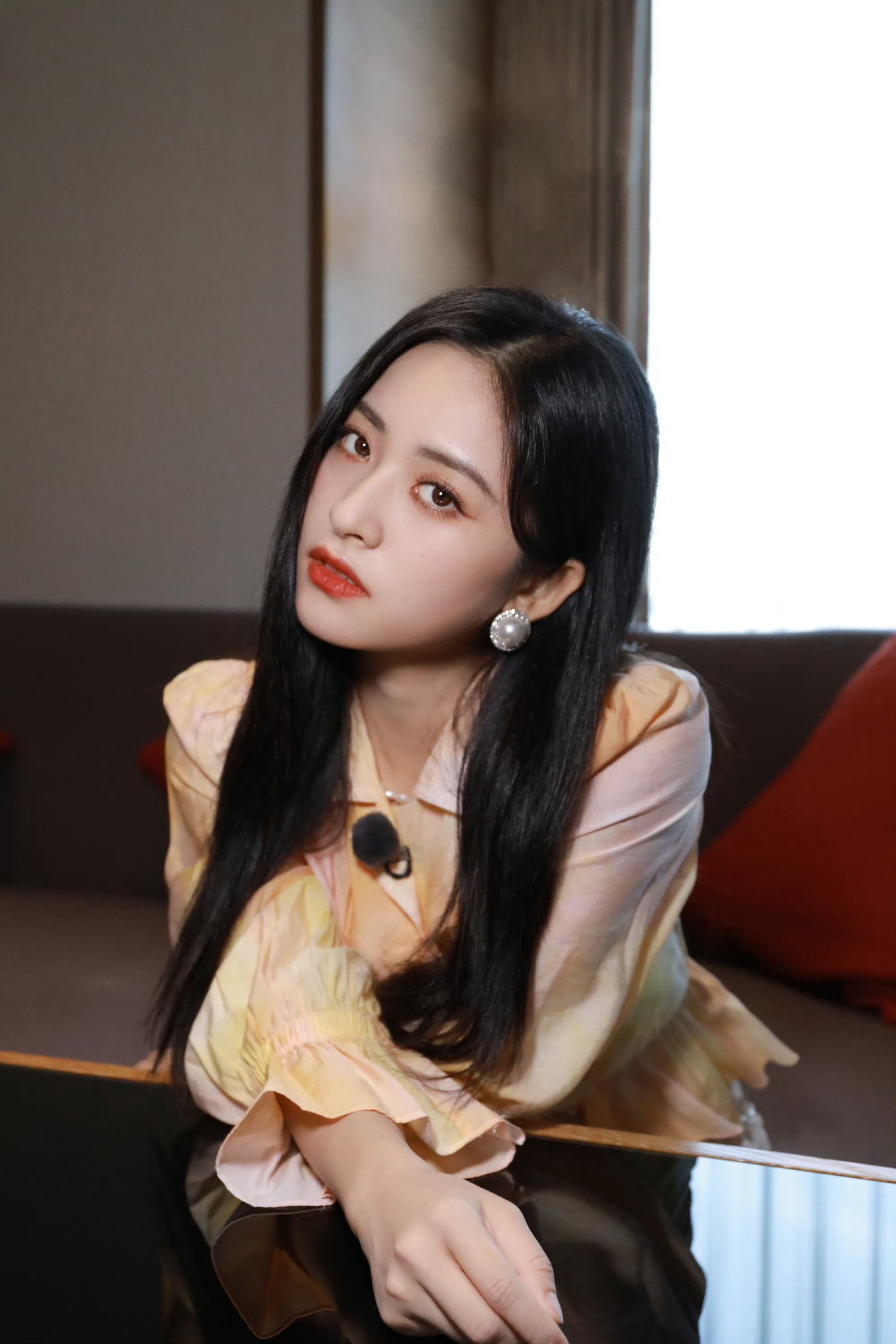 沈月复古造型沈月做客《我家那闺女》今日份妆造复古感满满，有被美到！[送花花]我家