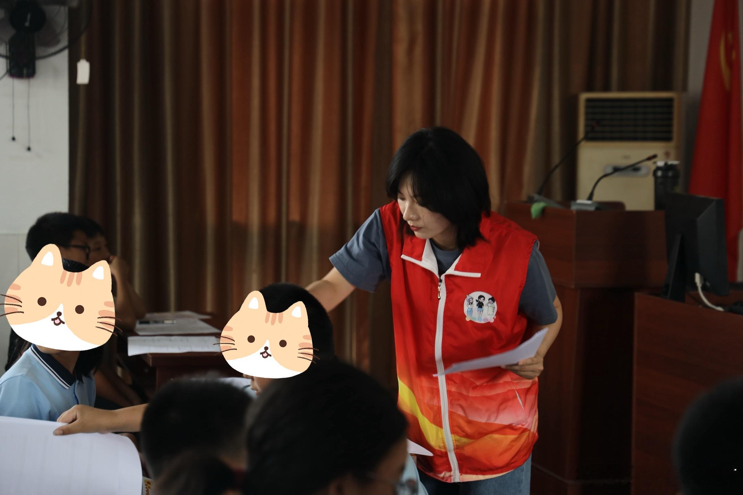 今天跟着我们团队小伙伴一起到我们乡镇的一个小学给四五年级的孩子们做青春期讲座了。