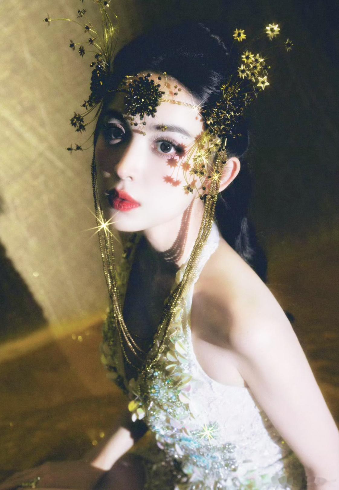 娜扎[超话]  娜扎跨年晚会造型也超级美[色]娜扎人生会议娜扎玉茗茶骨古力娜扎 