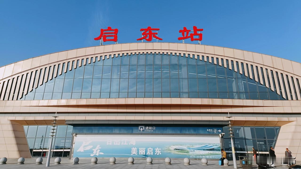 每日金句打卡 人生哪能事事如意，生活也不会样样顺心。
就像有时清晨醒来，满心期待