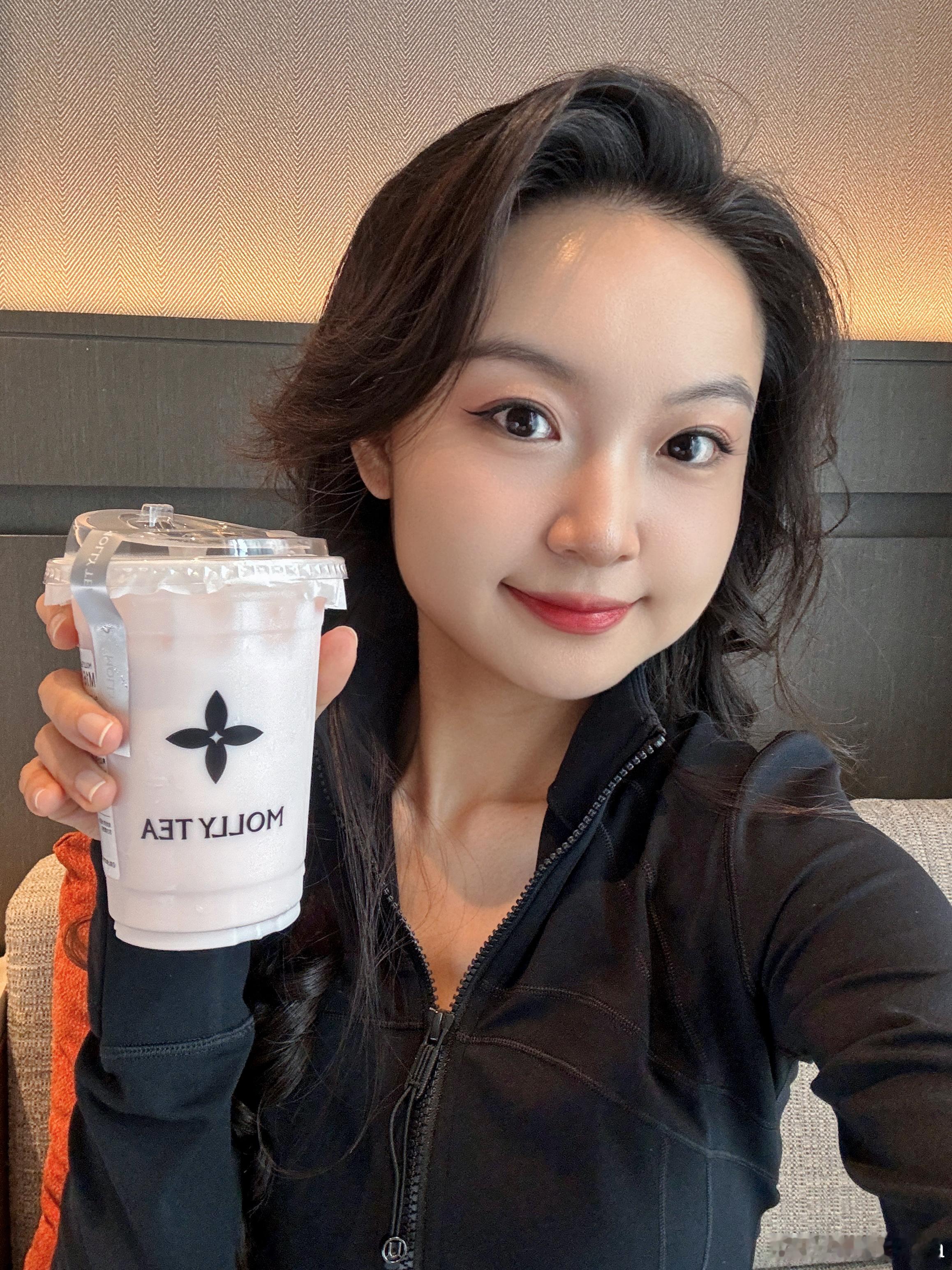 茉莉奶白连续三天买一送一茉莉奶白好让我惊喜，不知不觉已经开到3000家店了，做大
