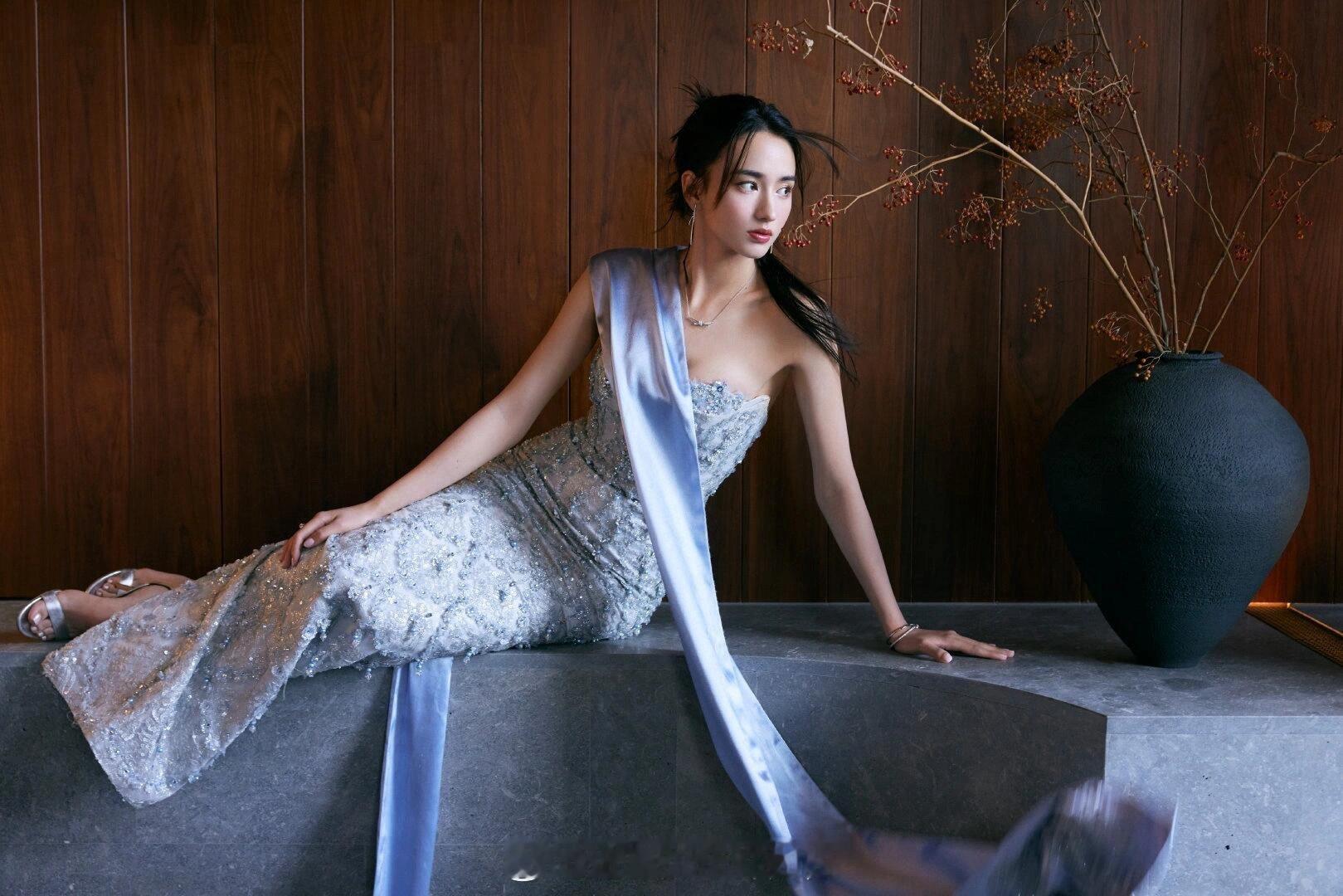 领衔主演李宛妲 李宛妲这张脸就是为古装权谋剧生的，野生眉增加英气，琥珀瞳自带故事