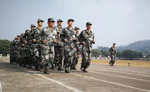 多部队吹响冬季练兵号角，这不仅仅是一场普通的训练，更像是一场关于坚韧与责任的深刻