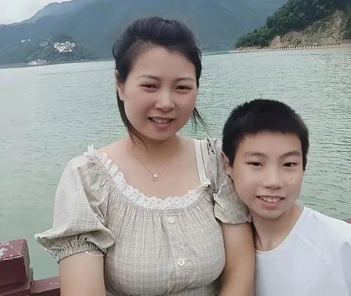 你觉得年老后要不要去儿子家住?

关于老了以后要不要去儿子家住，这事真没有标准答