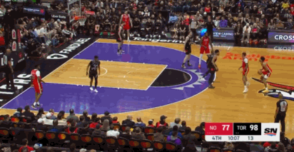 logo三分！这样的普尔许久不见！
在今天NBA常规赛鹈鹕对阵猛龙的第四节比赛中