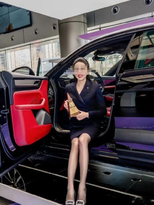 去年哪位卖出去170辆保时捷的美女销售，今年估计还是全国销冠啊！前五个月，她就已