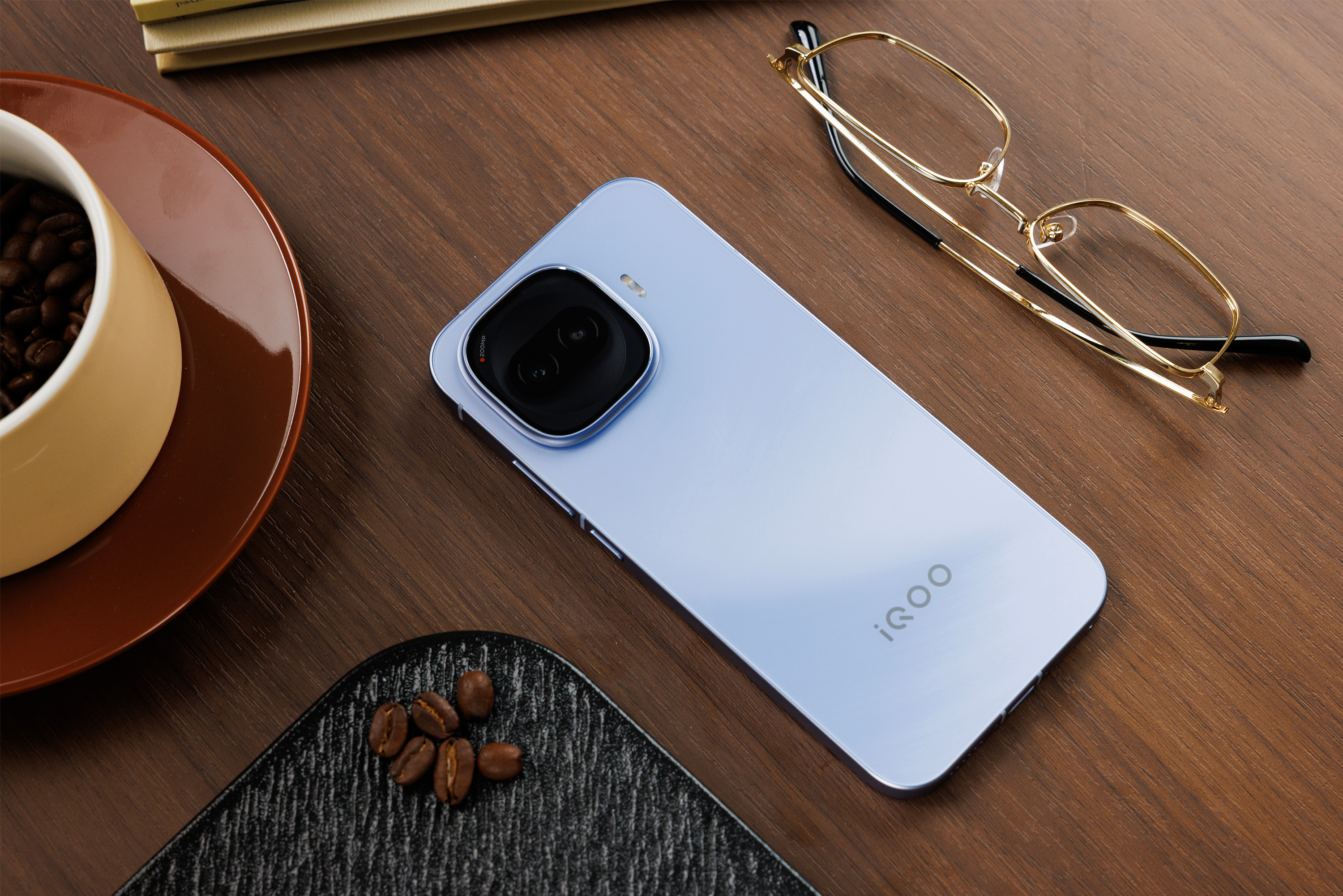 iQOO Z11 Turbo图赏来了！战斗精灵，特好看，爆能打！这颜值也是绝对的